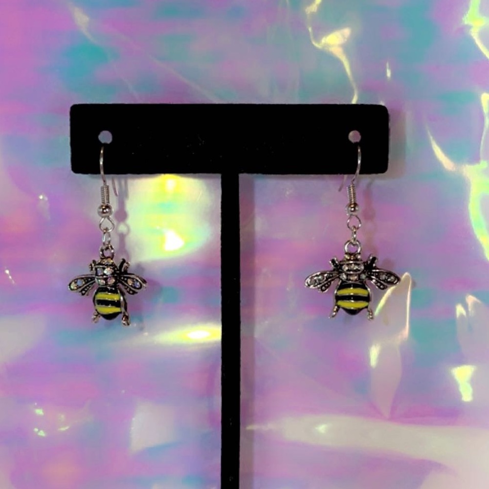 dainty bee earrings! a funky cute piece of jewelry for everyday wear!